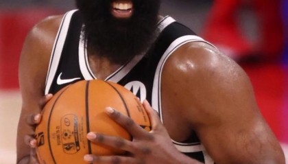 哈登终于喊话：我就是MVP 数据和战绩都摆在那里